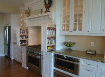 Large kitchen & screened porch