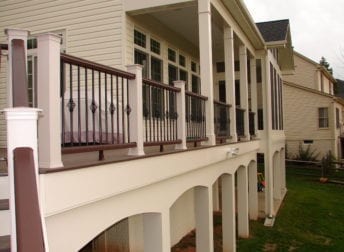 Large kitchen & screened porch